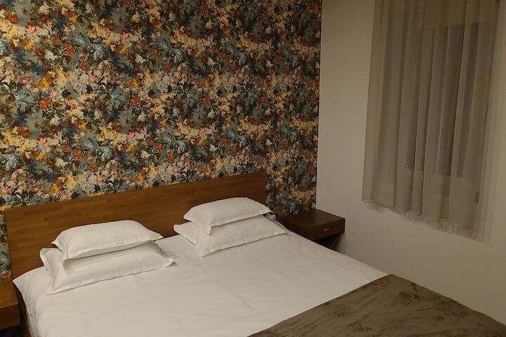 Room 9 of 40