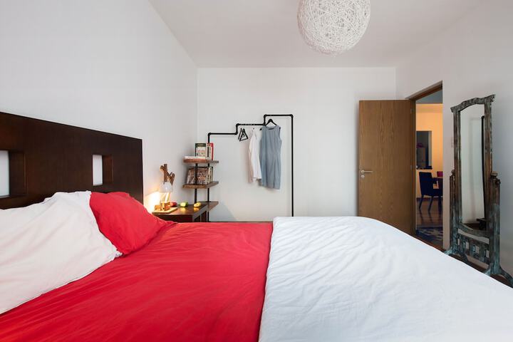 Room 9 of 28