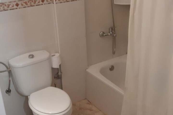 Room 6 of 30