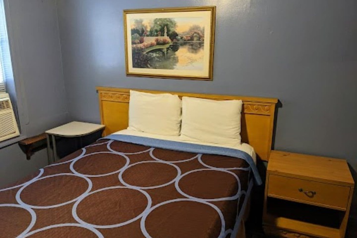 Room 10 of 11