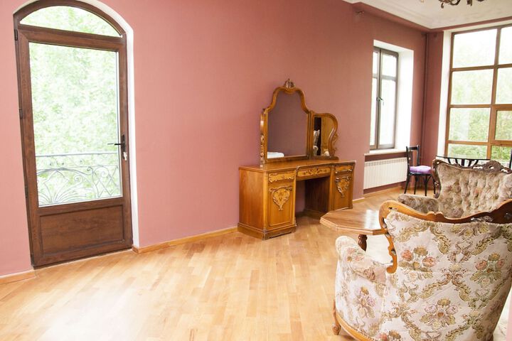 Room 10 of 30