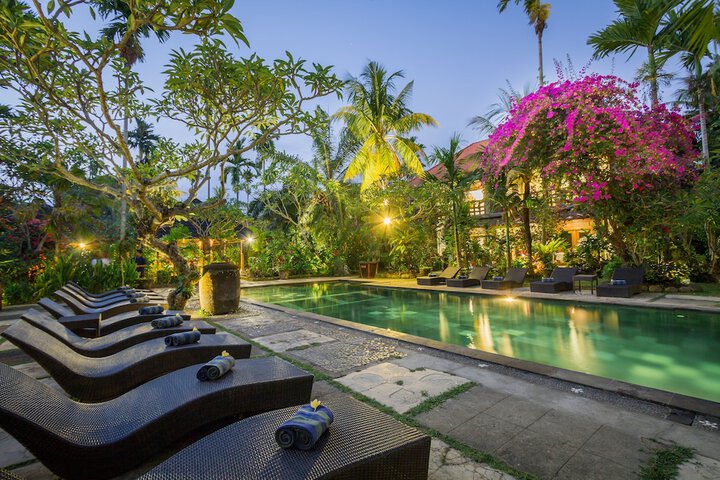 Hotel with Pool