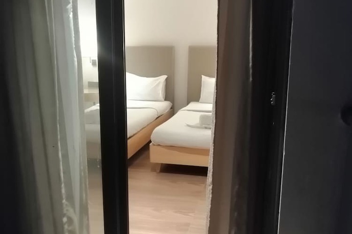 Room 44 of 181