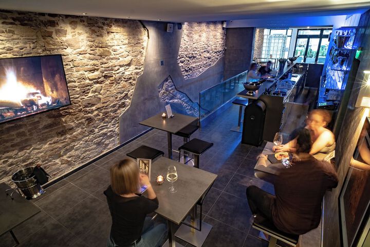 Dining 69 of 81