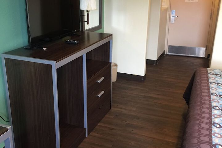 Room 13 of 27