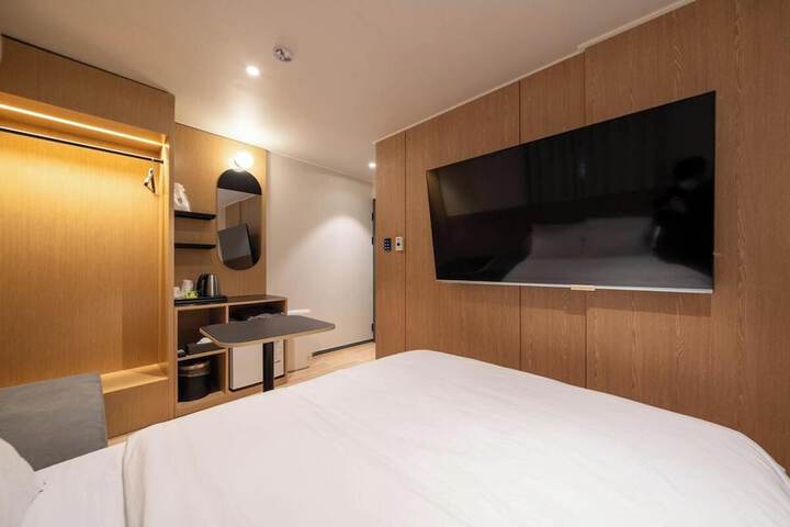 Room 6 of 31