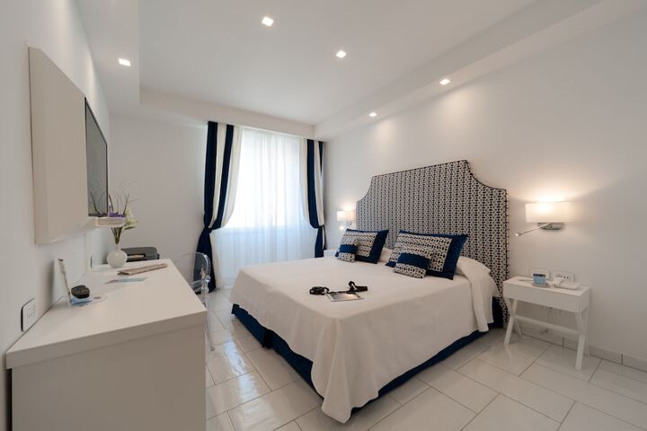Room 6 of 94