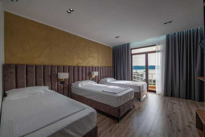 Room 8 of 50