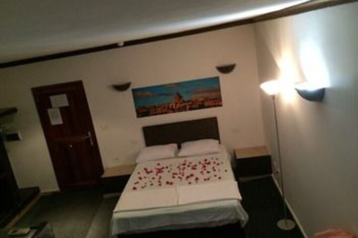 Room 4 of 14
