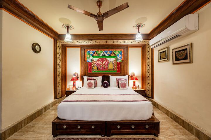 Room 2 of 90