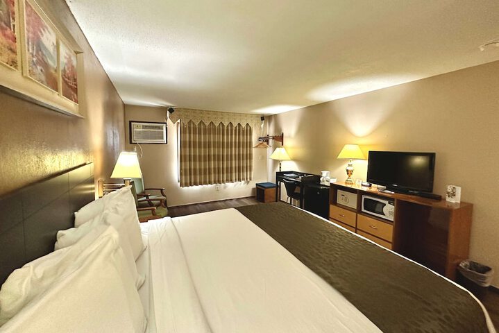 Room 9 of 34
