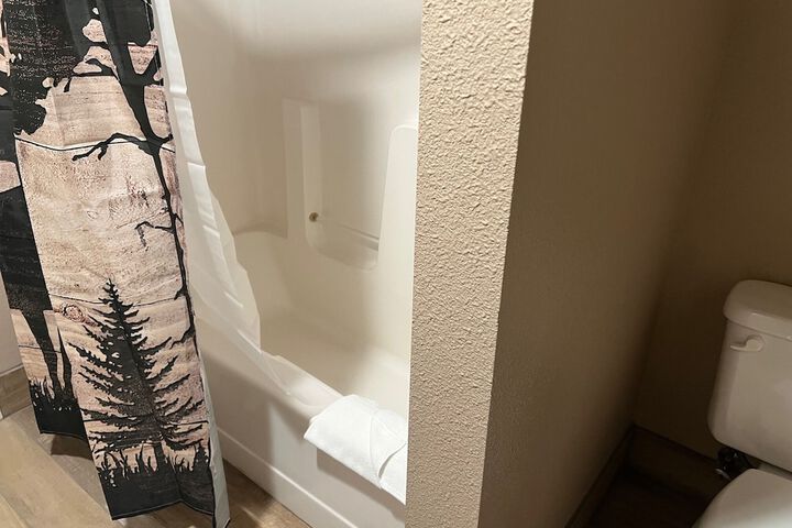 Room 52 of 80