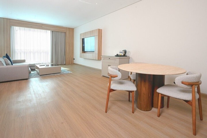Room 17 of 44