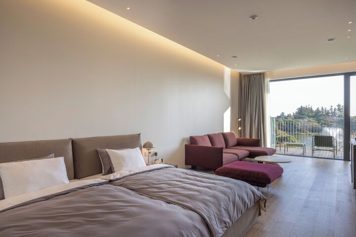 Room 10 of 11