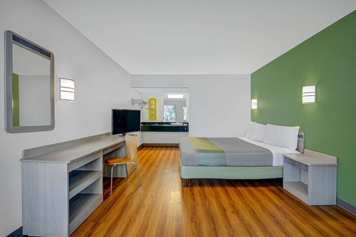 1 King Bed (1 of 4)