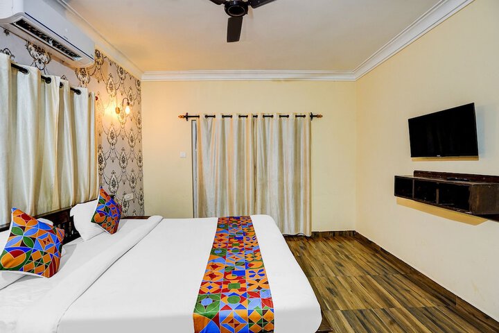 Room 6 of 28