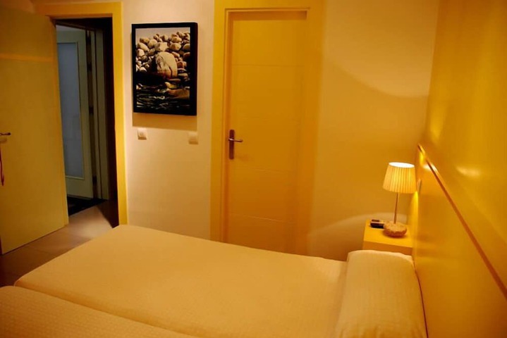 Room 10 of 36