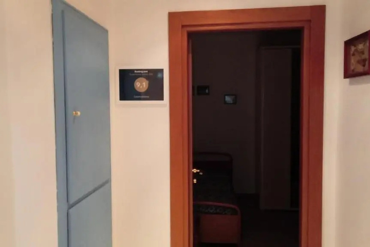 Room 5 of 6
