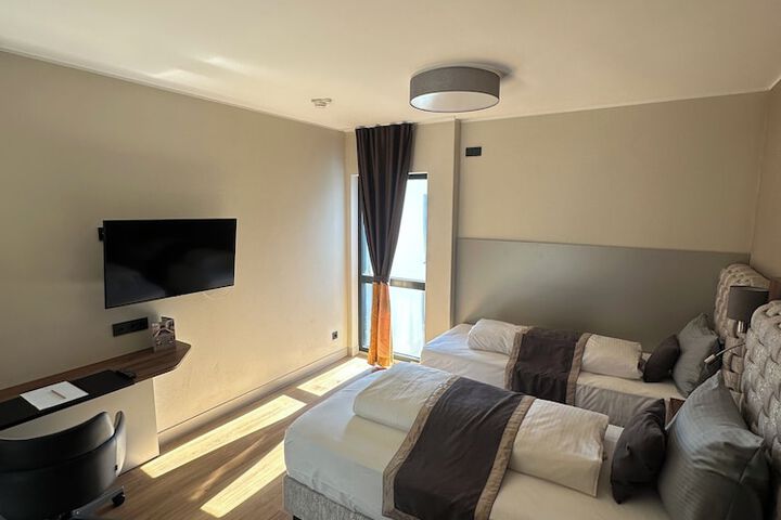 Room 20 of 100