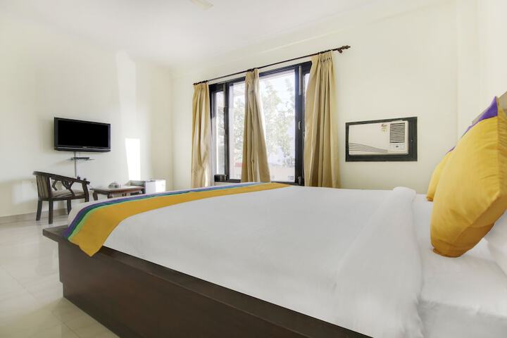 Room 8 of 28