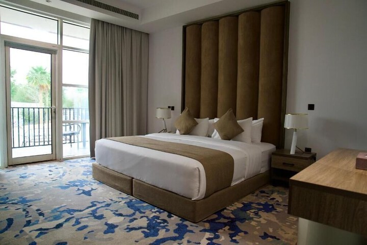 Room 44 of 100