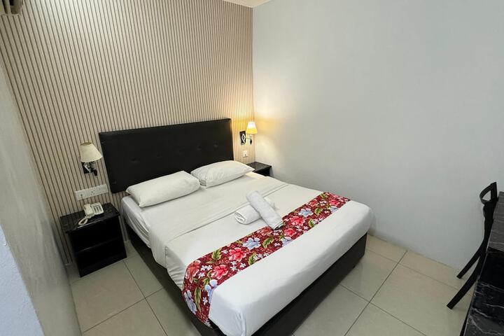 Room 34 of 40