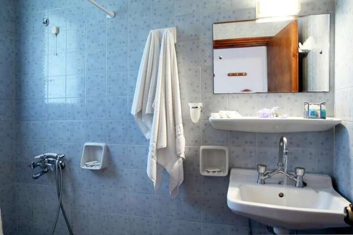 Room 17 of 40
