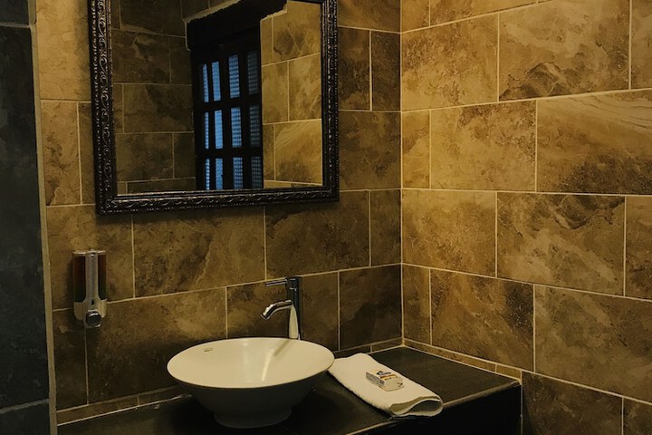 Room 30 of 44