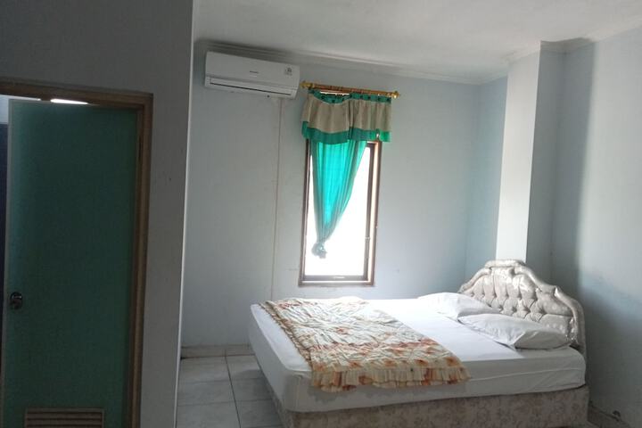 Room 5 of 15