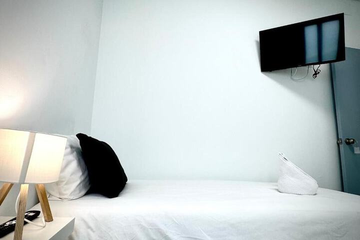 Room 5 of 32