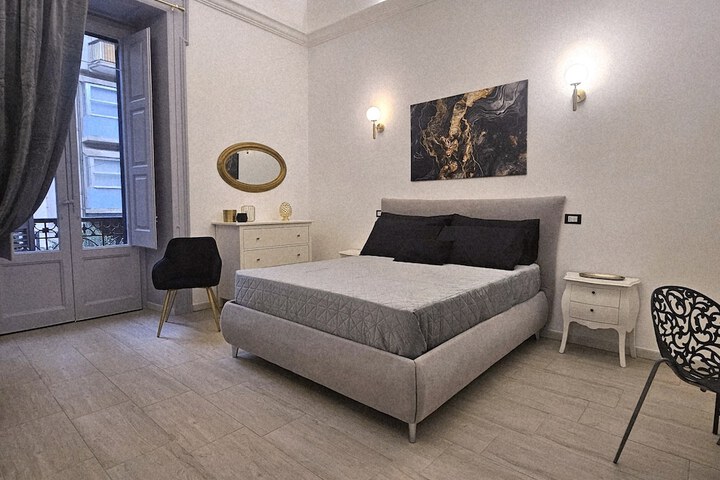 Room 5 of 16