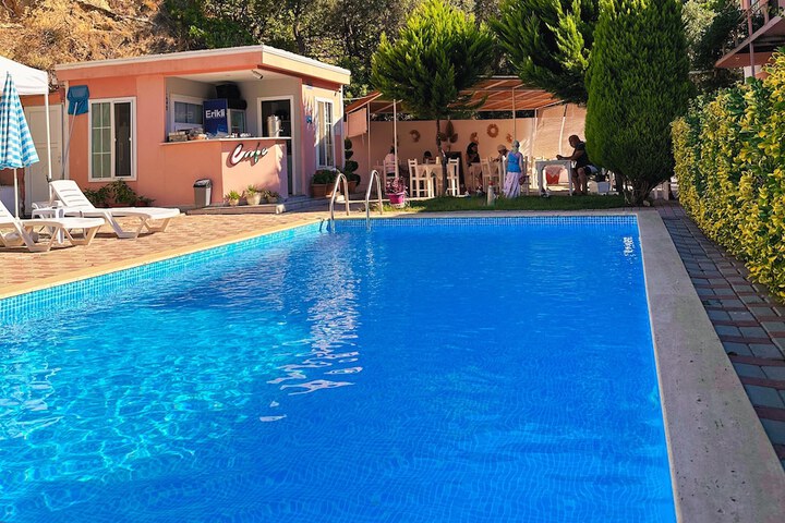 Pool 15 of 47