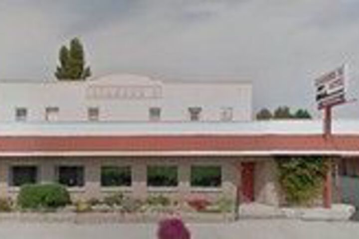 Exterior of Diamond D Motel