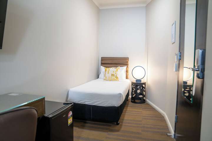 Room 15 of 38