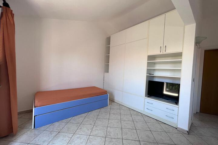 Room 27 of 27