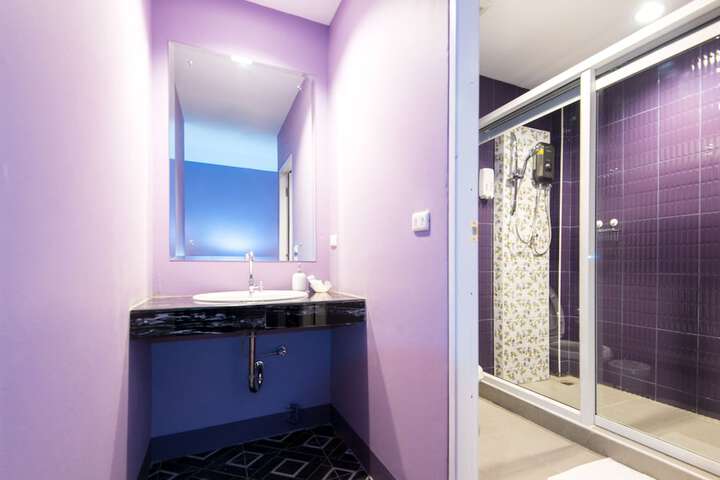 Room 10 of 16