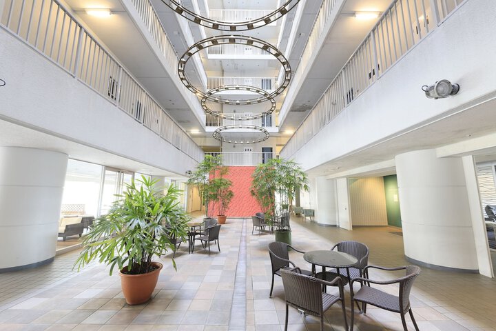 Entrance & Lobby