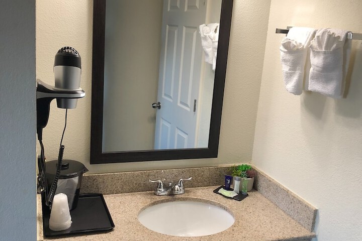 Bathroom sink