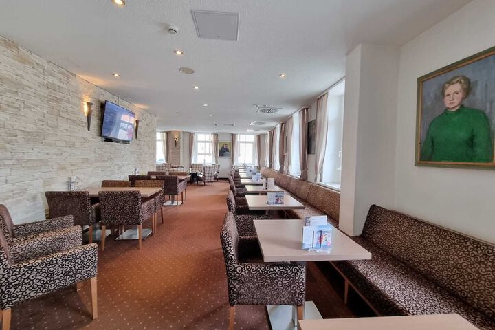 Lounge 68 of 94