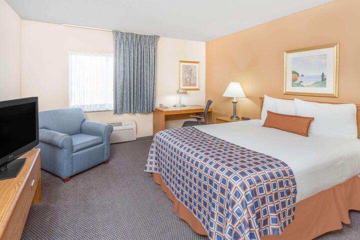 2 Queen Beds (1 of 8)