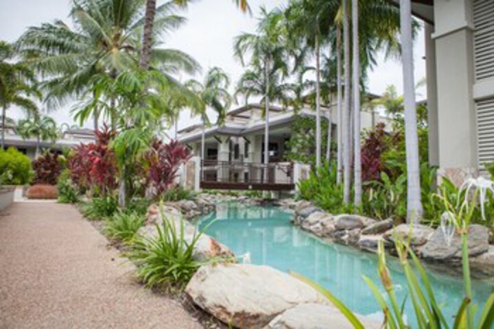 Hotel Exterior 7 of 26