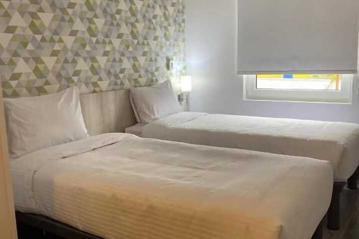 Room 13 of 22