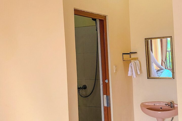 Room 28 of 49