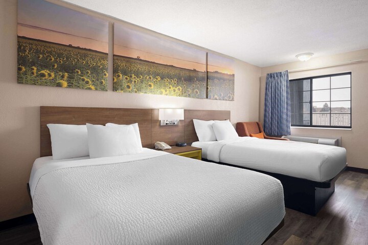 2 Double Beds (4 of 9)