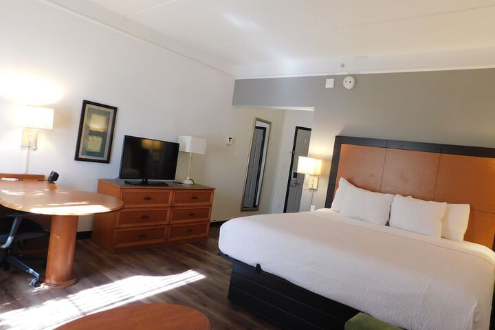 Room 32 of 79