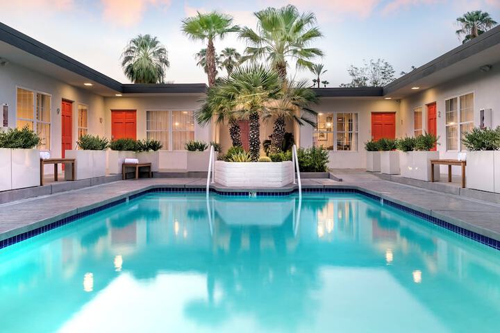 Exterior of The Weekend by AvantStay