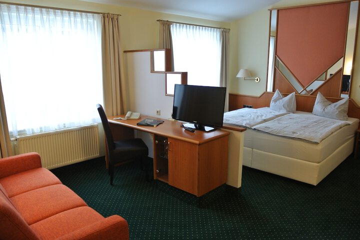 Room 11 of 41