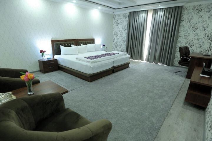 Room 10 of 62
