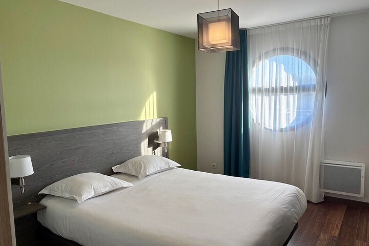 Room 9 of 37