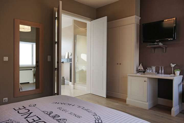 Room 3 of 22